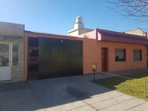CASA EN VENTA CON AMPLIO GARAJE
