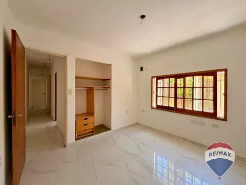 Casa 7 ambientes con 2 baños