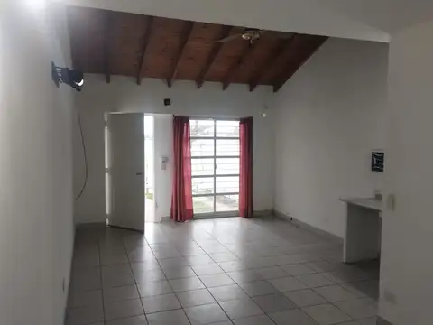Departamento en Alquiler en Pablo Nogues, $ 430.000
