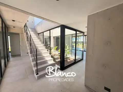 Casa 5 ambientes con 5 baños