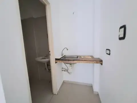 12 e/ 38 y 39 300, Piso PB