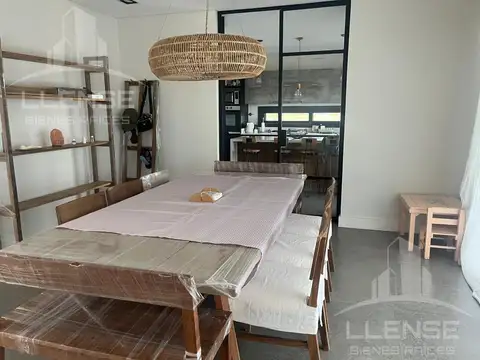 Casa 5 ambientes con 3 baños