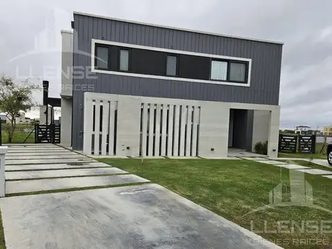 Casa 5 ambientes con pileta y fondo a laguna en venta - Barrio Sebastián Gaboto - Pueblos del Plata