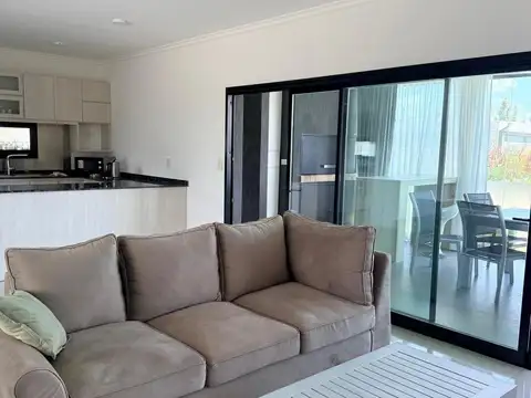 Casa en Alquiler de 3 dormitorios