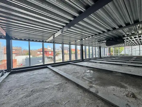 Oficina premium de 625m2 en alquiler con 25 cocheras en Martínez, frente al Hipódromo de San Isidro.