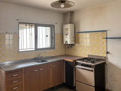 Casa al frente de 2 dormitorios en venta