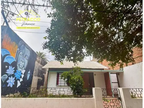Casa al frente de 2 dormitorios en venta