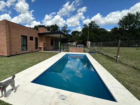 Casa 3 ambientes con 2 baños