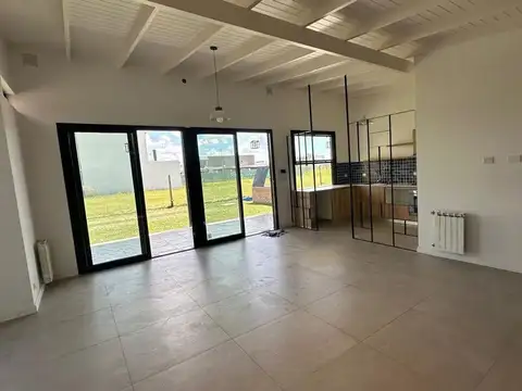 Casa a estrenar en Barrio Don Mateo