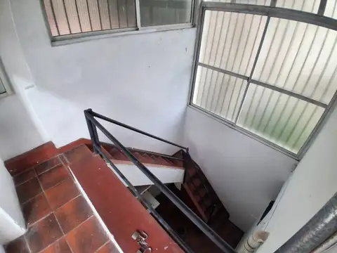 Venta - Casa de pasillo. 2 habitaciones, 2 baños. patio y terraza