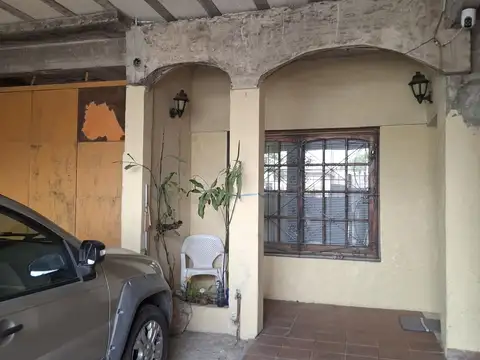 Casa 4 ambientes con 1 baño