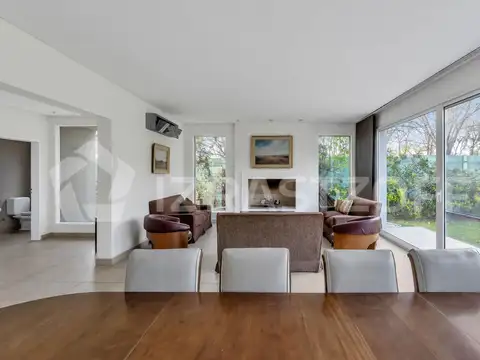 Casa 6 ambientes con 4 baños