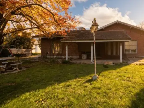 CASA A REFACCIONAR EN LOTE DE ESQUINA  DOBLE FRENTE— VILLA TESEI, HURLINGHAM