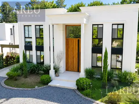 Casa en Venta en Barrio Pilar Privado