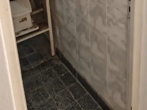 SE VENDE CASA AMPLIA CON COCHERA ZONA CENTRICA CAP