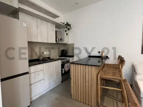 VENTA PH 3 AMB. C/ PATIO, RECICLADO A NUEVO
