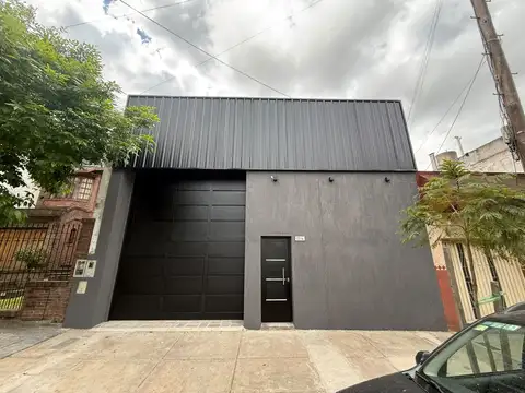 Excelente Galpón a Estrenar con Oficinas en Alquiler – Mataderos