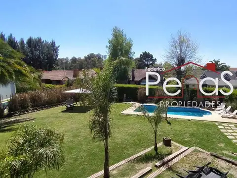 Casa en Venta con 3 cocheras