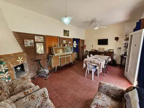 Casa 5 ambientes con 2 baños
