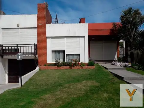 Casa en venta - 3 Dormitorios 2 Baños - Cochera - 400Mts2 - Miramar