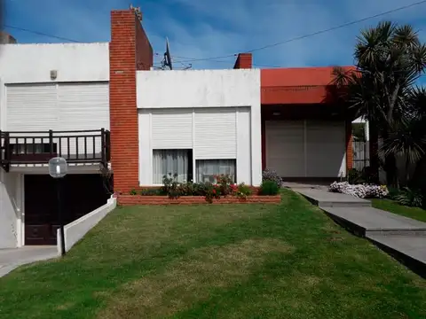 Casa en venta - 3 Dormitorios 2 Baños - Cochera - 400Mts2 - Miramar