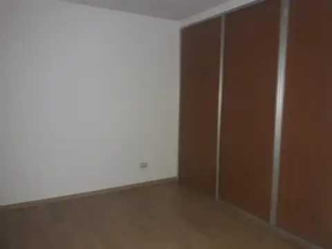 Depto Tipo Casa en Venta en Liniers, USD 135.000