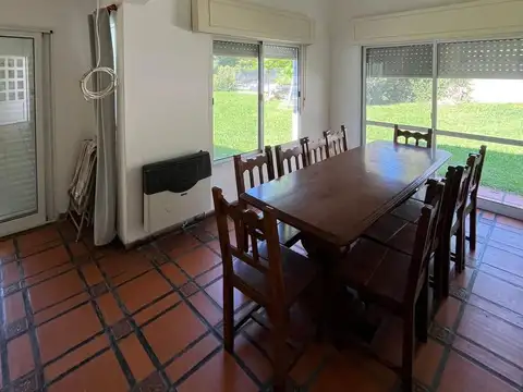 Casa 8 ambientes con 3 baños