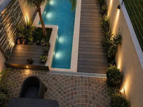 Casa en Venta con 2 cocheras