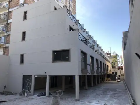 Departamento tipo casa con cochera!  2 ambientes!!! Inmejorable ubicación