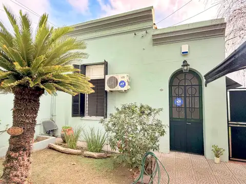 Casa Antigua reciclada en venta en Adrogué