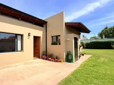 VENTA CASA 3 AMBIENTES MODERNA MIRAMAR