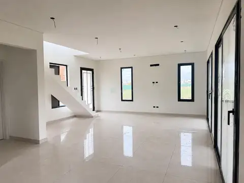 Casa 5 ambientes con 2 baños