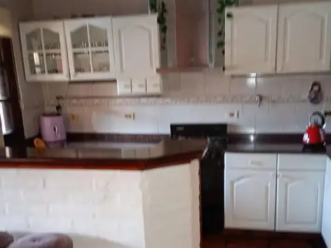 Casa en Venta con 3 cocheras