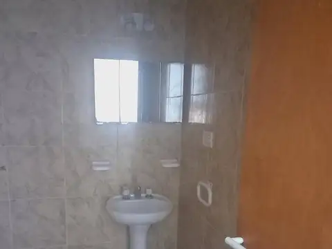 alquilo local matienzo al 1600 68m2