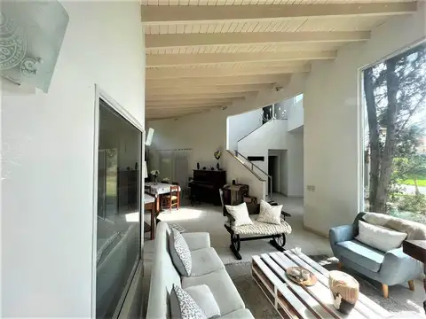 Casa de 6 ambientes en Fincas del Lago Escobar