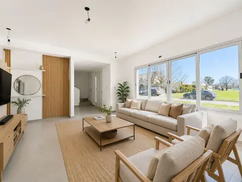 Casa en Venta con 2 cocheras