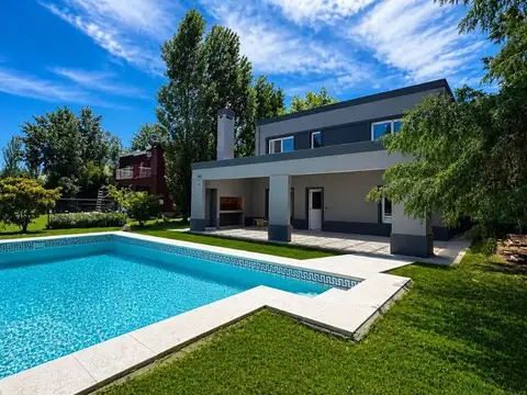 CASA EN VENTA A ESTRENAR CON PILETA BOCA RATON