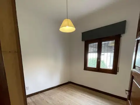 Casa en Alquiler con 2 cocheras