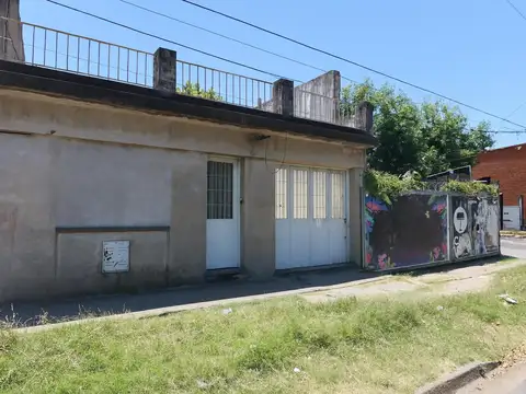 Venta Casa y Galpón. Santa Fe al 5100.