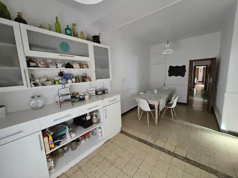 Casa 6 ambientes con 4 baños