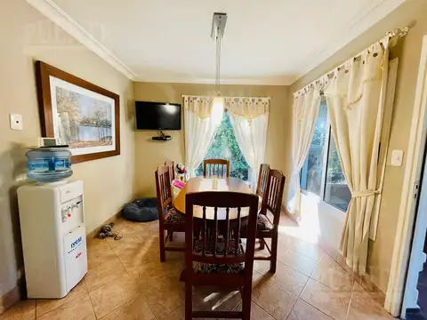 Casa 6 ambientes con 3 baños