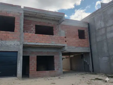 CASA A TERMINAR+CASA PREFABRICADA CORDON FORESTAL 
