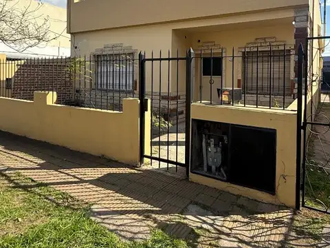 Casa en PH al frente  Excelente oportunidad para reciclar