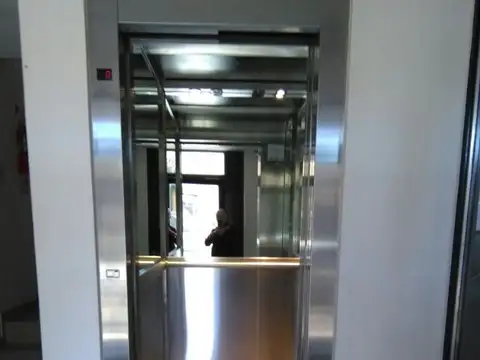 25 De Mayo 1000, Piso 3