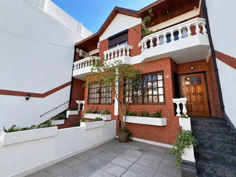 Duplex desarrollado en dos plantas - flores.