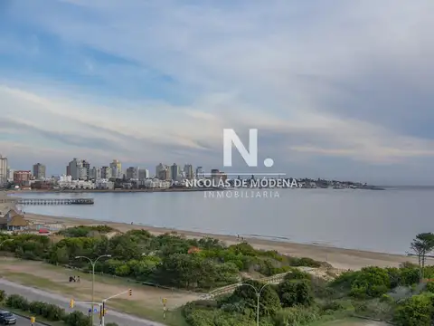 Departamento de 2 dormitorios en Playa Mansa con vista al mar