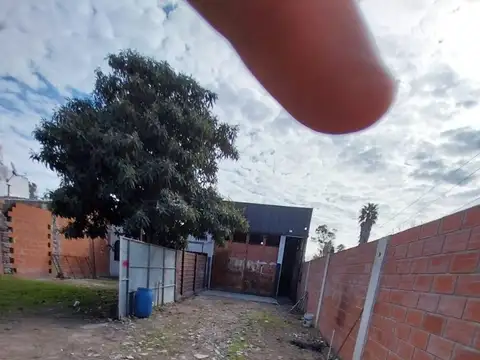 Galpon en Alquiler en Villa Santos Tesei, $ 700.000