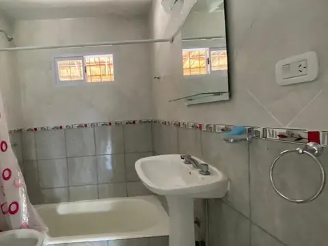 Casa 3 ambientes con 1 baño
