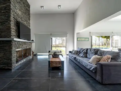 Casa 6 ambientes con 4 baños