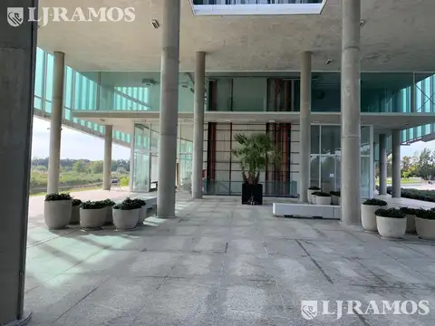 Oficina en Alquiler con 7 cocheras